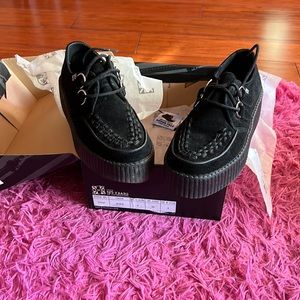 Blk suede viva mondo creeper. Size 6 in Men. Size 8 in women.